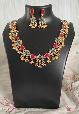 Flower red amd green small haram Flower red amd green small haram