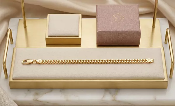 18 kt Gold Sleek Flat Curb Gent's Bracelet