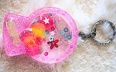 SNOW GLOBE SHAKER KEYCHAIN