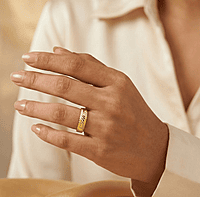 18 kt gold engraved band ring