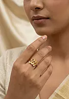 18 kt gold swirl ring