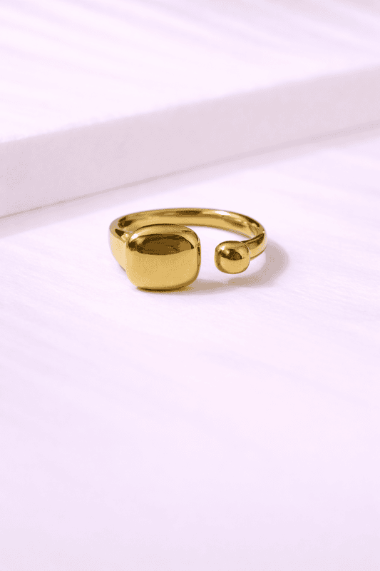 Gold minimalist ring