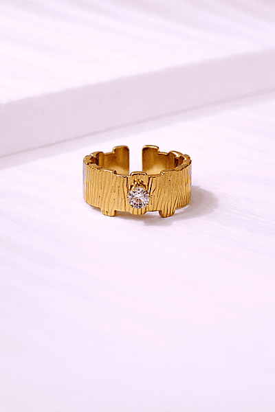 Gold ring with diamond detail