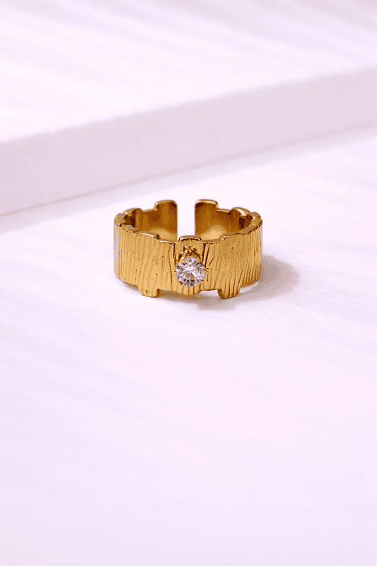 Gold ring with diamond detail