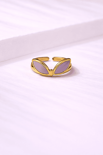 Gold ring with lilac stones