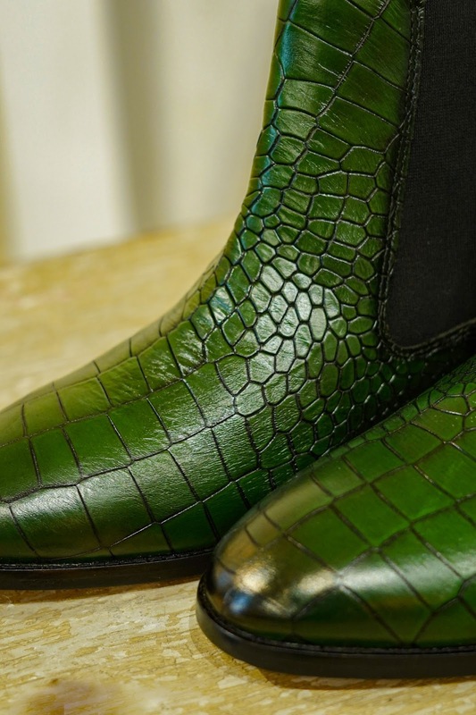 GREEN CROCO CHELSEA BOOTS