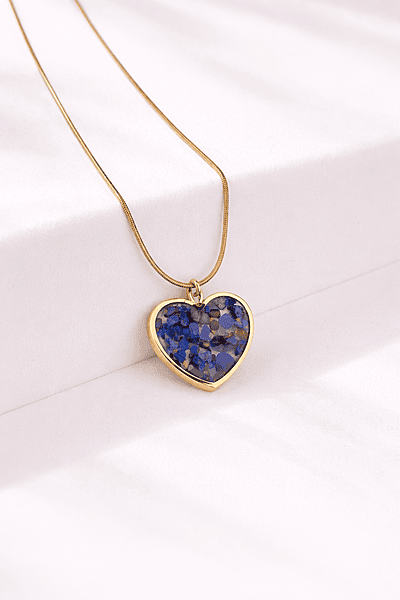 Heart-shaped gold pendant with lapis lazuli