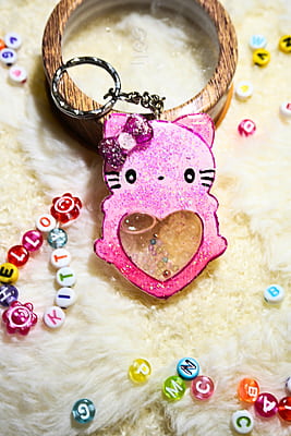 HELLO KITTY 2  SHAKER KEYCHAIN