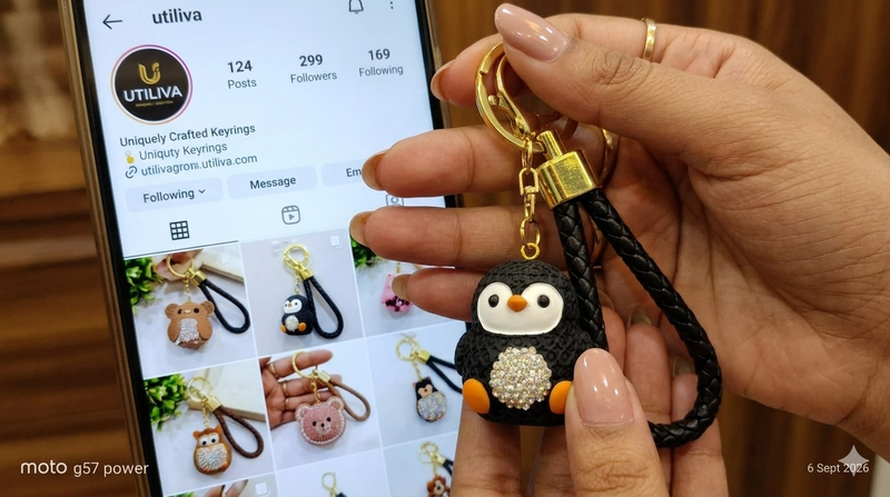 A Cute Rhinestone Penguin Bag Charm / keychain