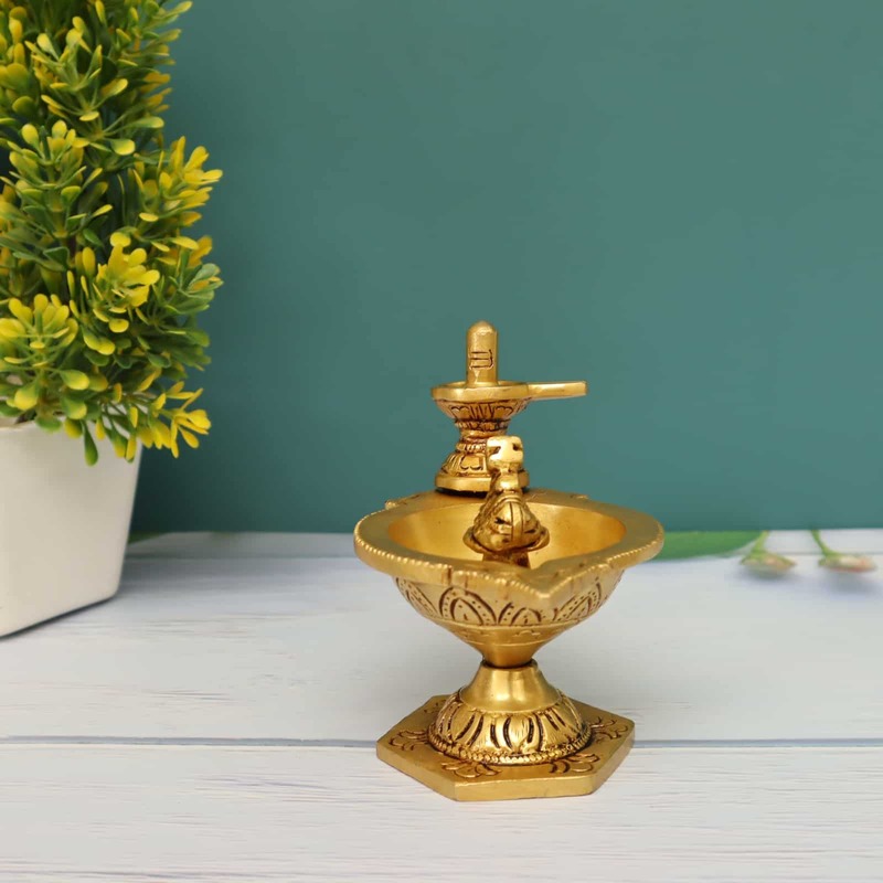 Brass Shivling Diya/Pradosha Deepam with Lingam and Nandhi/Vilakku - 4 inch Height | Sacred Brass Shivling Diya/Pradosha Deepam with Lingam and Nandhi/Vilakku