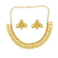 Gold tone flower necklace