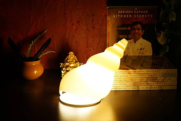 Idhah Conch Shell Table Lamp
