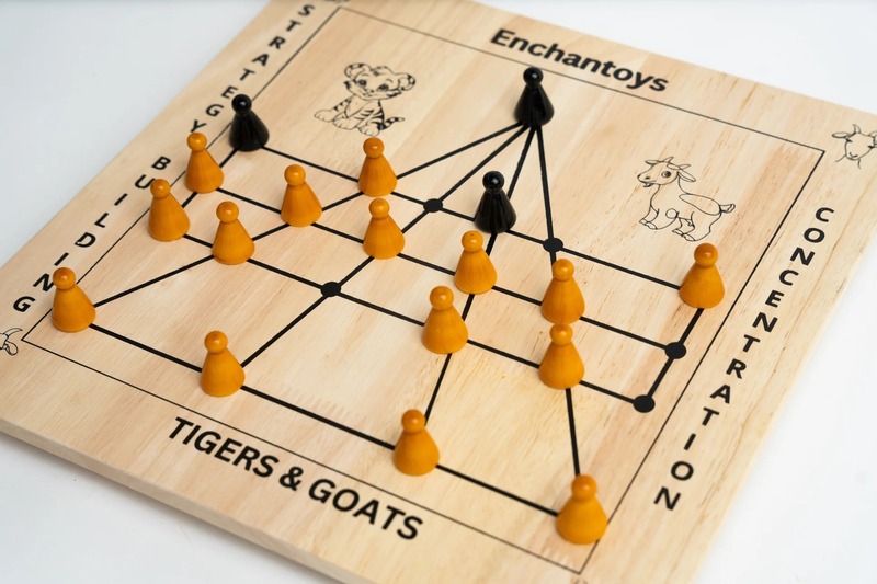 Puli Meka Peeta – Classic Strategy Game in Wood
