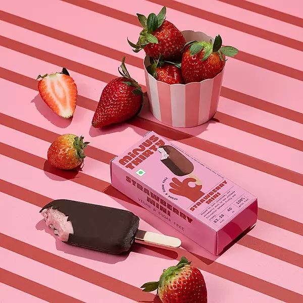 MINUS THIRTY Strawberry Ice Cream Sticks