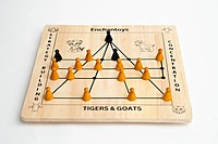 Puli Meka Peeta – Classic Strategy Game in Wood