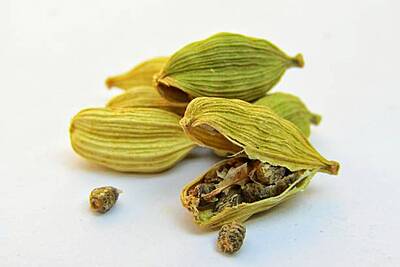 Elaichi (Rs. 140 per 30g)