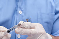 HMD Unolok Syringe 2.5ml 24G x 1 Inch Needle | Luer Lock Sterile Disposable Syringe | Box of 100