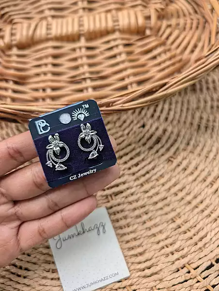 AD RING CUT EARING JAD381