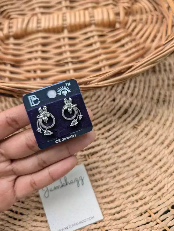 AD RING CUT EARING JAD381
