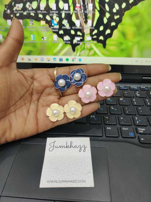 Meena Pearl Stud jst480