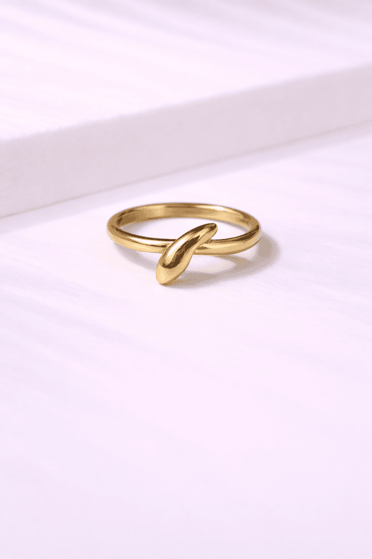 Knot design gold ring