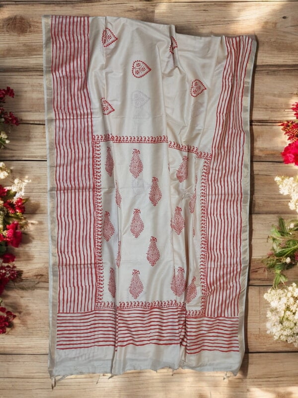 Lal Paar Traditional Bengali Silk Saree with Running Blouse