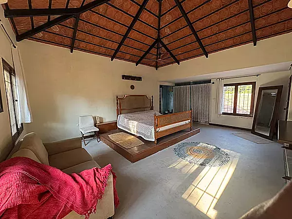 Moonster's Miss Serendipity Top Floor White Room Off Yelahanka Bangalore