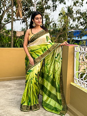 Shades of green and white on pure Tassar katdana work