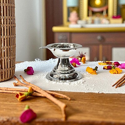92.5 Silver Miniature Lamp (Vilakku) – Traditional Pure Silver Diya 92.5 Silver Miniature Lamp (Vilakku) – Traditional Pure Silver Diya