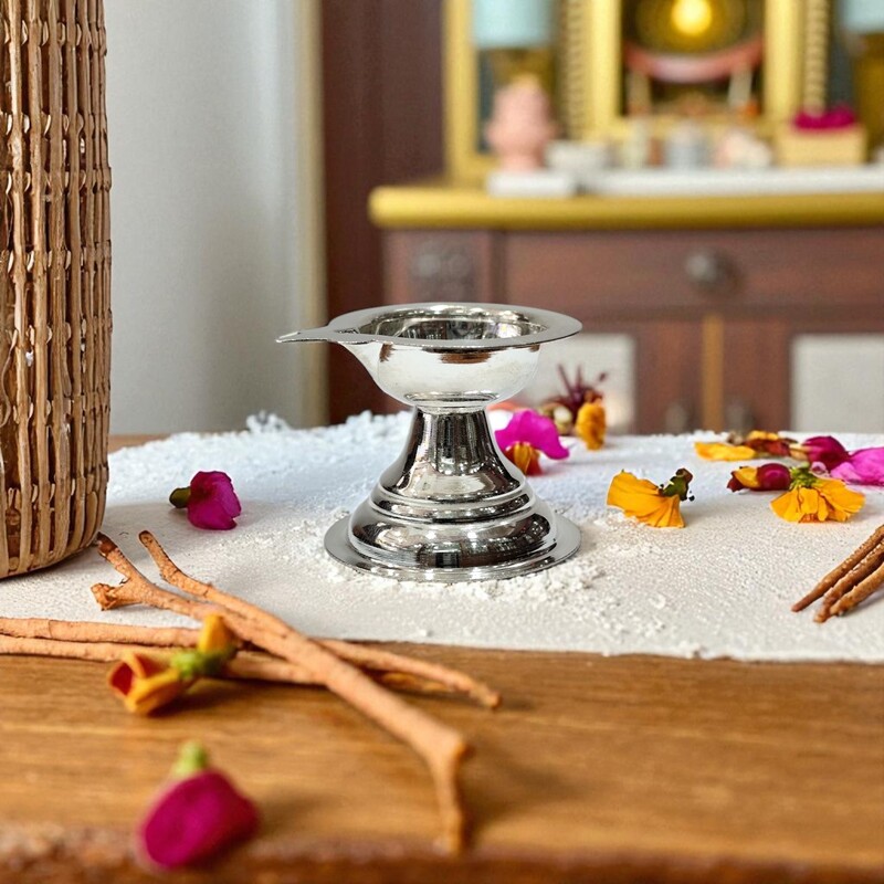 92.5 Silver Miniature Lamp (Vilakku) – Traditional Pure Silver Diya 92.5 Silver Miniature Lamp (Vilakku) – Traditional Pure Silver Diya