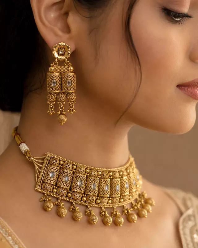 Kundan Rajvika Antique Filigree Choker Set