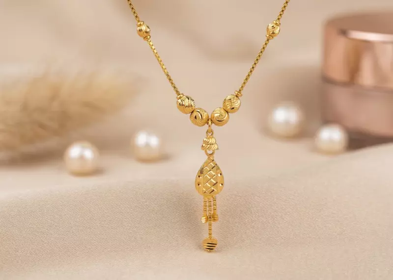 18 kt Gold Gilded Teardrop Necklace