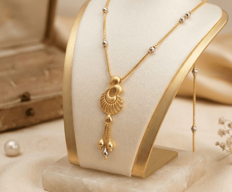 18 kt Gold Ethereal Crescent Necklace