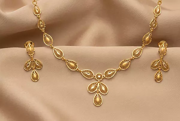 18 kt Gold Divine Gold Lace Necklace Set