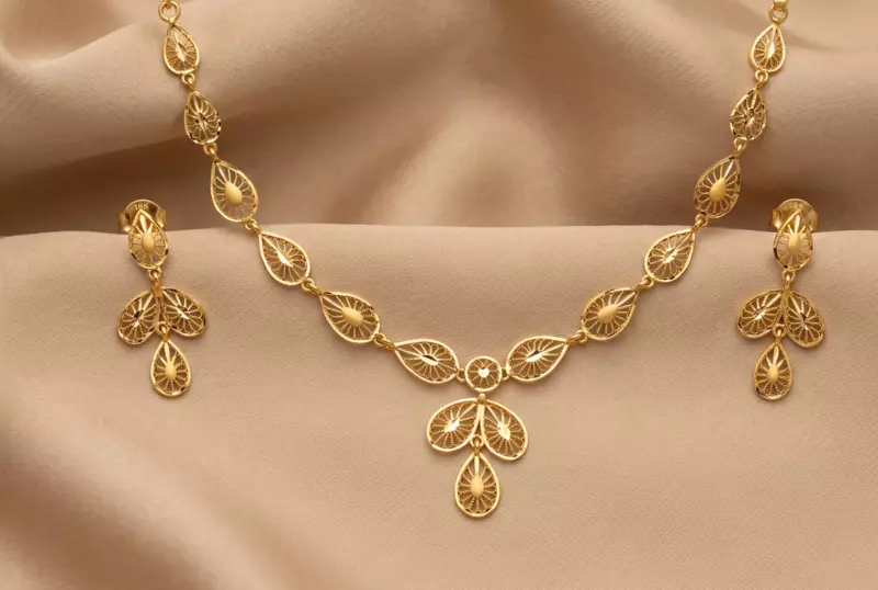 18 kt Gold Divine Gold Lace Necklace Set