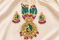 18 kt Gold Temple Peacock Necklace Set