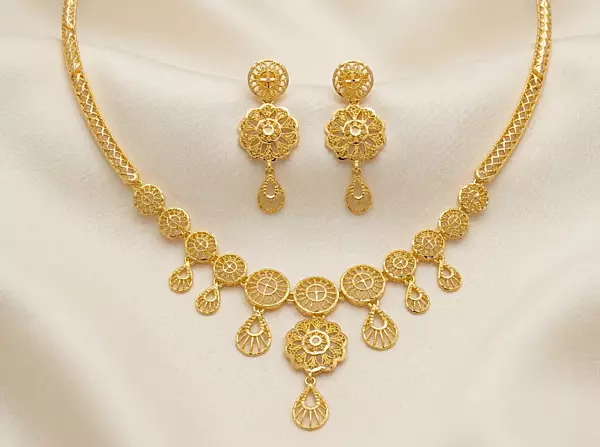 18 kt Gold Timeless Filigree Necklace Set