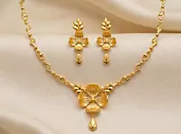 18 kt Gold Floral Sculpted Necklace Set
