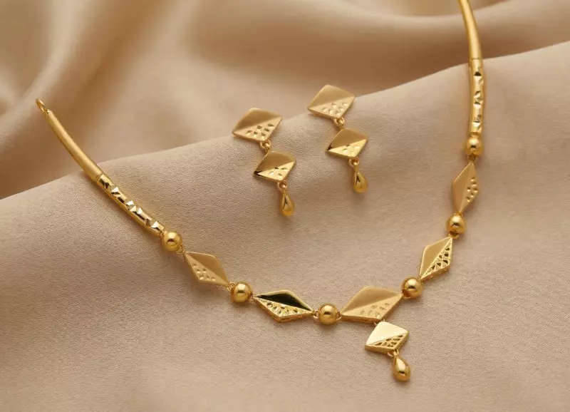 18 kt Gold Sunlit Facet Collection