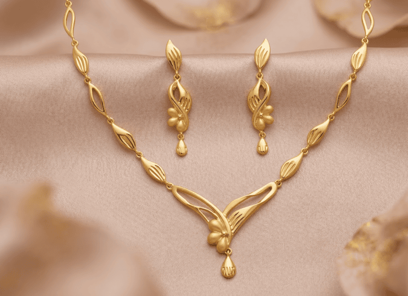 18 kt Gold Celestial Bloom Necklace Set