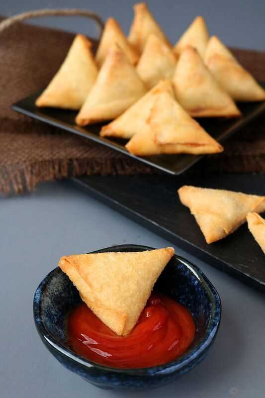 Frzn Onion Samosa Small 50No in Horeca Pkt