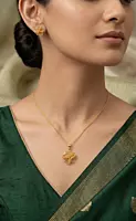 18 kt Gold Gilded Petal Filigree Pendant Set
