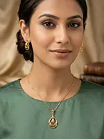18 kt Gold Lyric Teardrop Harp Pendant Set