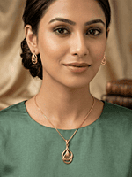 18 kt Gold Lyric Teardrop Harp Pendant Set