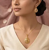 18 kt Gold Filigree Flora Teardrop Pendant Set