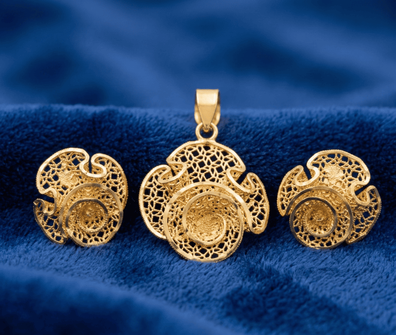 18 kt Gold Gilded Vortex Filigree Pendant Set