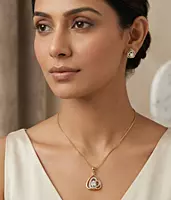18 kt Gold Nested Hearts Pendant Set