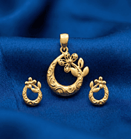 18 kt Gold Enchanted Garden Crescent Pendant Set