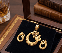 18 kt Gold Enchanted Garden Crescent Pendant Set