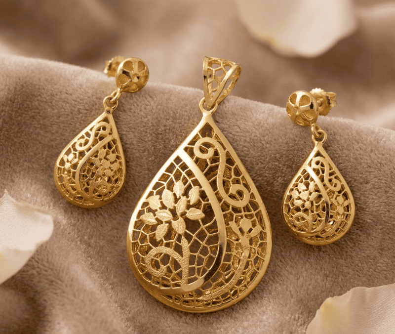 18 kt Gold Filigree Flora Teardrop Pendant Set